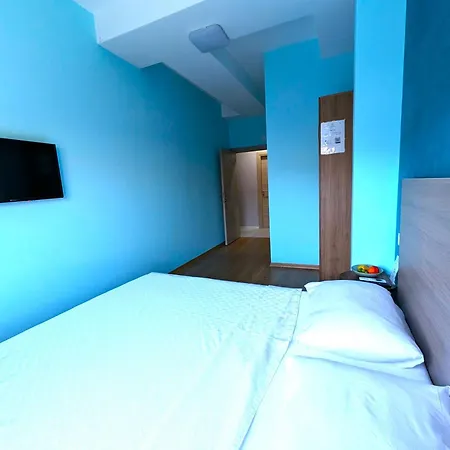 Easy Hotel